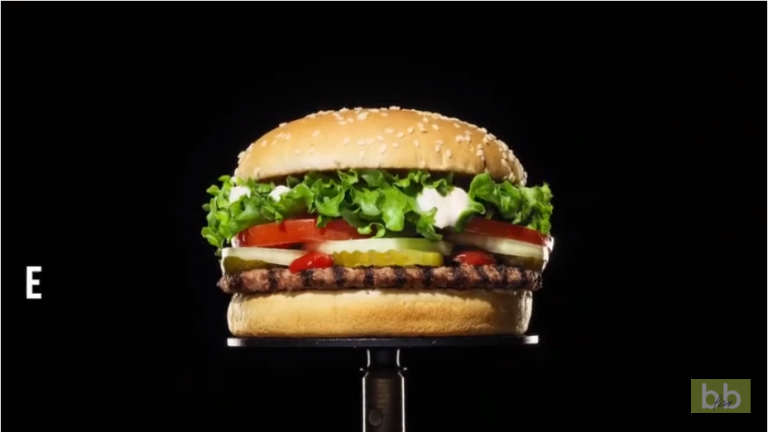 Mais pourquoi Burger King fait-il moisir son Whopper dans sa nouvelle pub