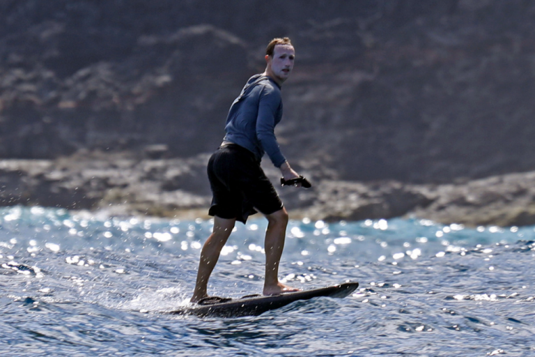 Mark Zuckerberg devient la risée du web, à cause de sa crème solaire !