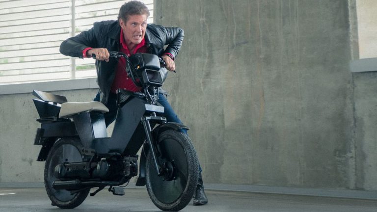 David Hasselhoff est de retour… dans une pub déjantée !