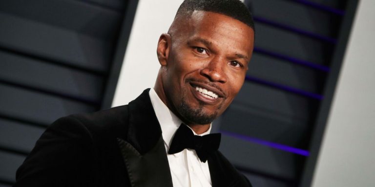 Jamie Foxx hospitalisé : Pas de paralysie ou de cécité liées à un vaccin anti-Covid, confirme un porte-parole