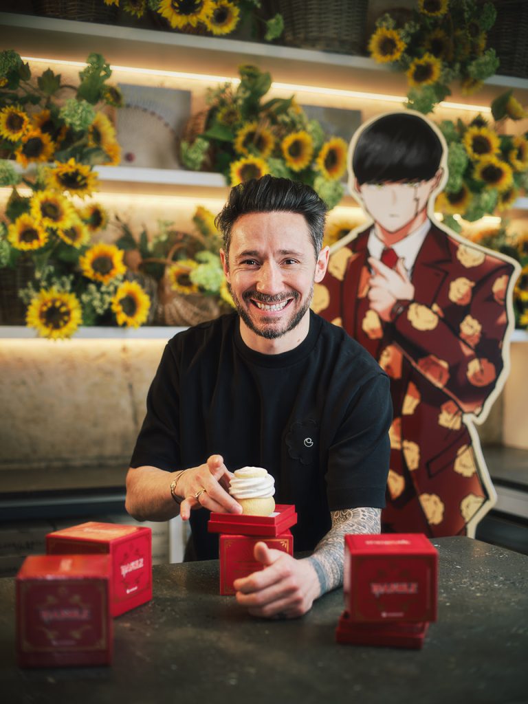 Création exclusive : Cedric Grolet imagine un chou éphémère en hommage au manga Mashle