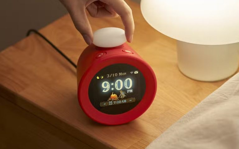 Nintendo surprend avec l&rsquo;Alarmo : un réveil ludique pour les fans de jeux vidéo