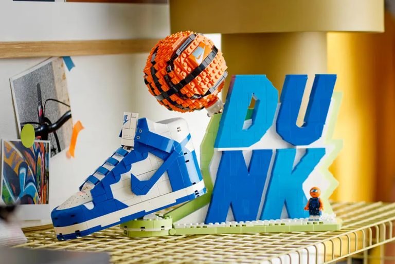 Nike Dunk x LEGO