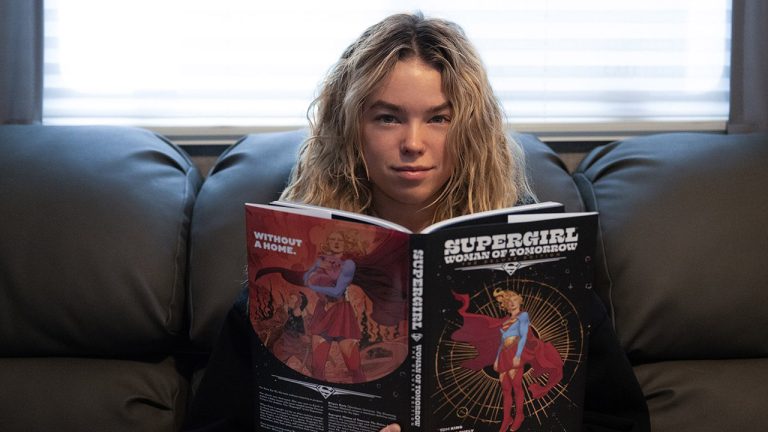 Supergirl : Woman of Tomorrow devient simplement « Supergirl » pour son film !