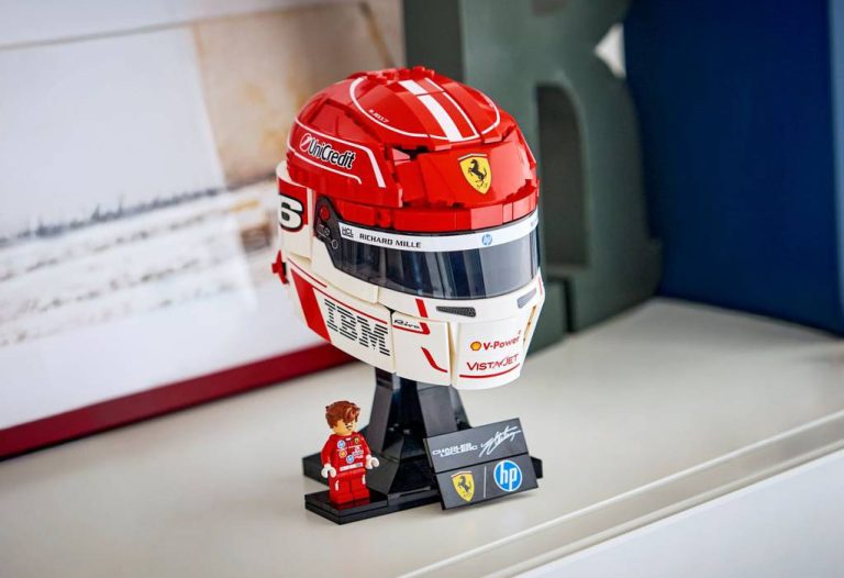 Réplique du Casque F1 de Charles Leclerc : Scuderia Ferrari HP – LEGO éditions