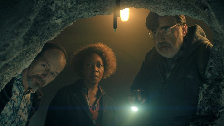 🎬 The Boroughs : une bande-annonce entre nostalgie SF et menace surnaturelle